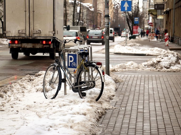 Negadījumā Kazdangā cietusi velosipēdiste