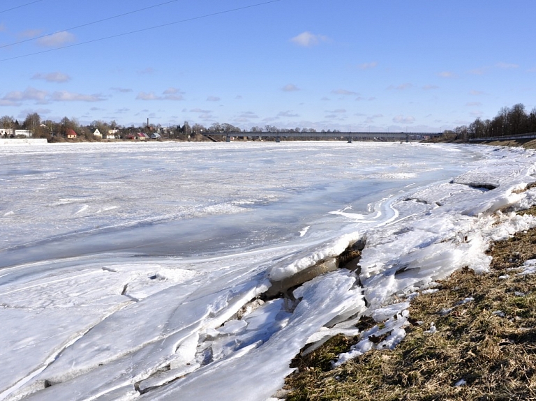 Nedēļas laikā par atrašanos uz ledus Daugavpilī izrakstīts 31 pārkāpuma protokols