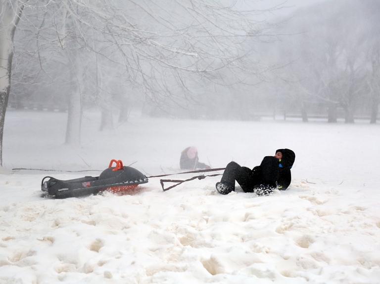 Jelgavā organizē grupu nodarbības vecākiem, kuri bērnus audzina vieni