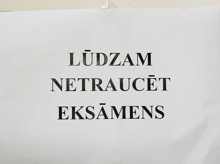 Vairums mazākumtautību skolu devītklasnieku latviešu valodu zina vidējā līmenī