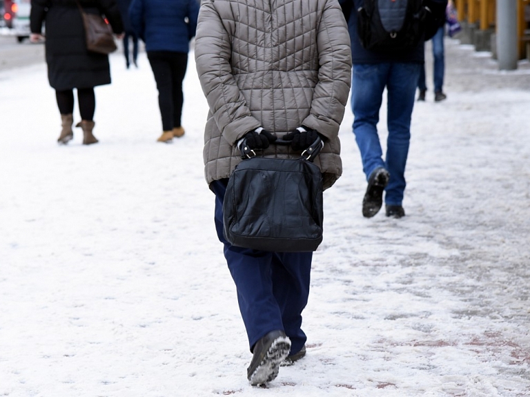 Naktī valsts ziemeļaustrumu daļā gaisa temperatūra noslīdēs zem -20 grādiem