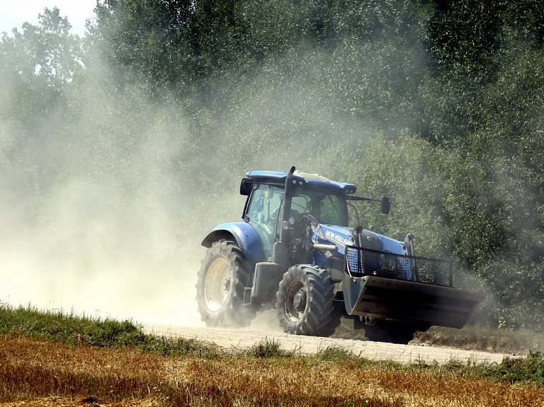 Salacgrīvas novada pašvaldībā pavasarī par 750 350 eiro pārbūvēs grants ceļus