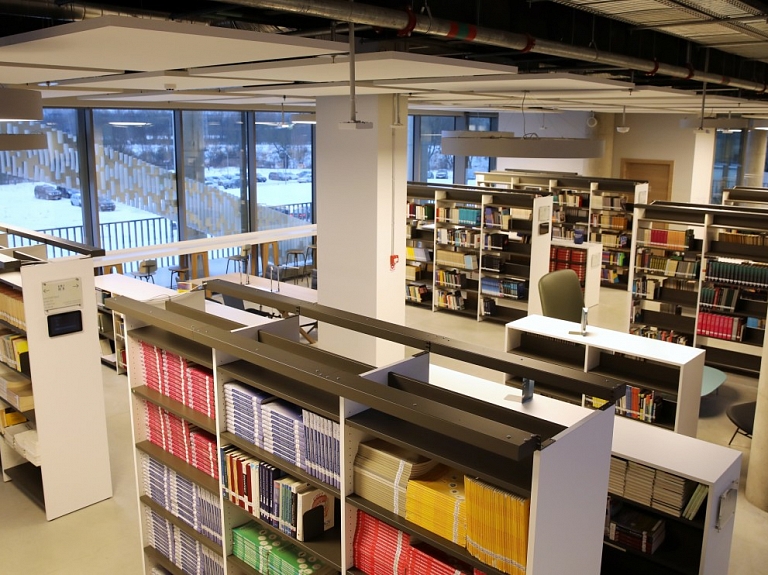 Ogres pašvalība par 240 000 eiro iegādāties īpašumu, kur rekontrukcijas laikā sniegt bibliotēkas pakalpojumus