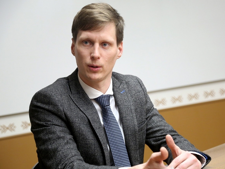 Ekonomikas ministrs: Latvijā nepieciešama jauna mājokļu politika