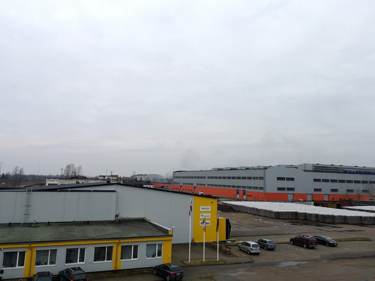 Likvidēts ugunsgrēks Jelgavas industriālajā parkā