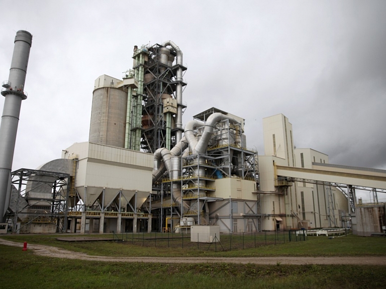 Cementa ražotājs "Cemex" mainīs nosaukumu uz "Schwenk Latvija"