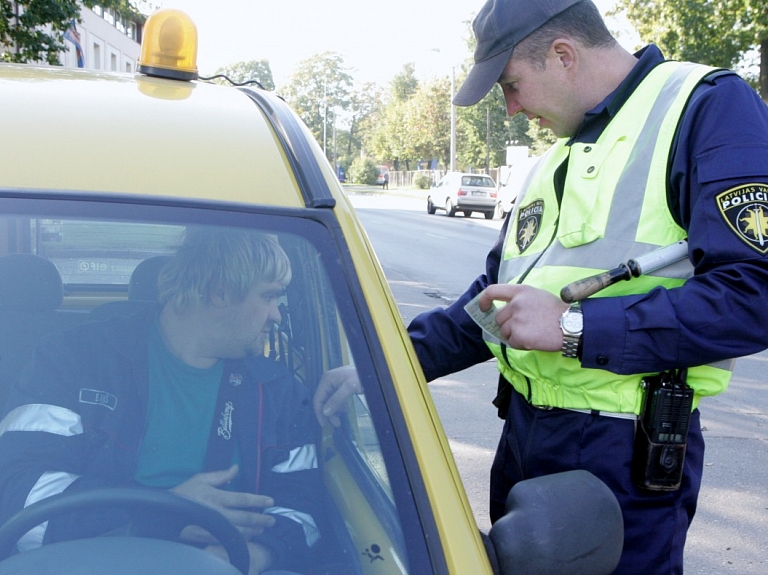 Policija Kurzemē šonedēļ pastiprināti kontrolēs drošības jostu lietošanu