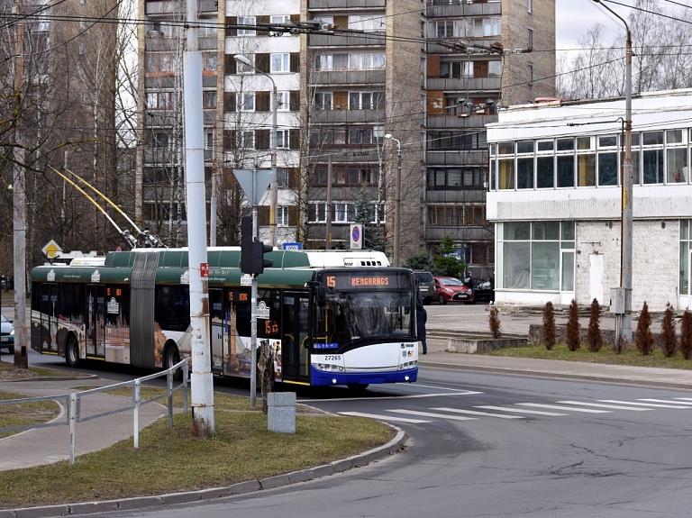 Rīgas sabiedriskajā transportā martā pieķerts par 36,1% vairāk bezbiļetnieku nekā mēnesi iepriekš