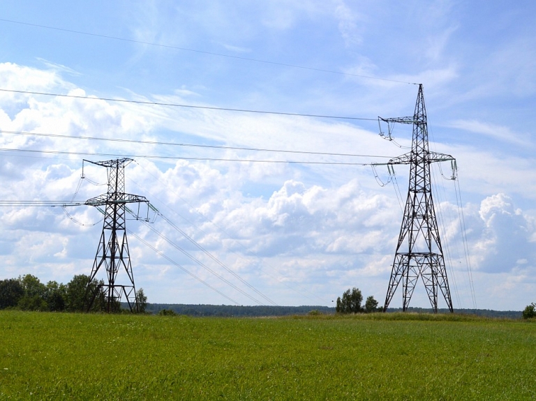 Uzņēmumiem nepārņemot elektroenerģijas pārvades līniju Riebiņos, vairāki desmiti iedzīvotāji var palikt bez elektrības