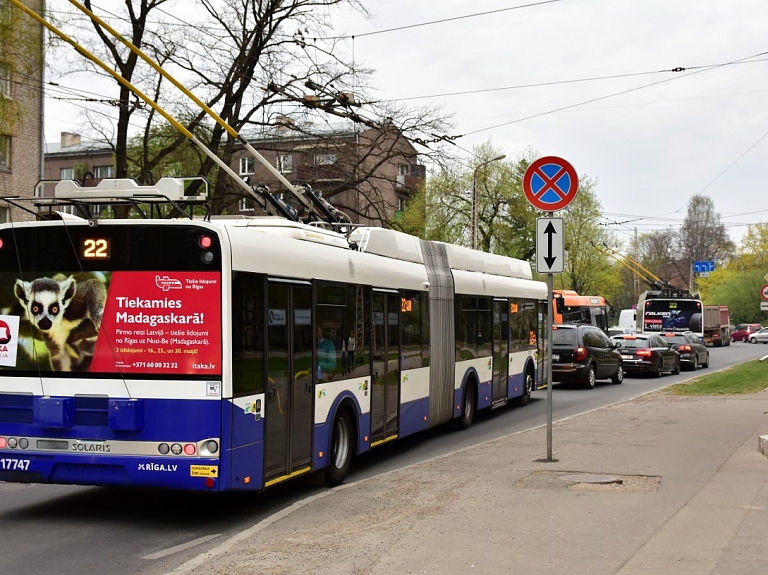 "Rīgas satiksme" iebraukšanai galvaspilsētas centrā aicina izmantot sabiedrisko transportu