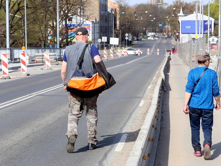 papildināta - Deglava ielas satiksmes pārvadu atvērs tikai sabiedriskā un operatīvā transporta kustībai