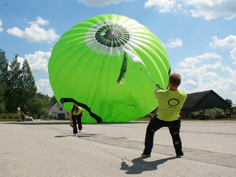 Nākamās nedēļas nogalē Kuldīgā pirmo reizi norisināsies Gaisa balonu festivāls