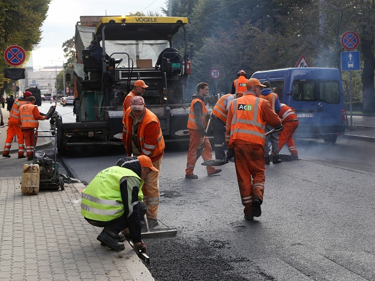 Autoceļa Krāslava-Preiļi-Madona posmā veic būvdarbu laikā konstatēto defektu labošanas darbus