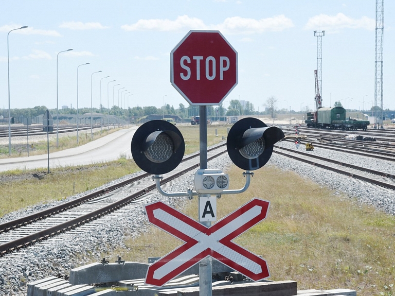 Saistībā ar dzelzceļa pārbrauktuves uz autoceļa Pūre-Auce-Grīvaiši slēgšanu nākamnedēļ būs izmaiņas vairākos autobusu reisos