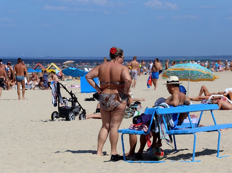 Ūdens temperatūra Jūrmalas peldvietās no +12 līdz +17 grādiem