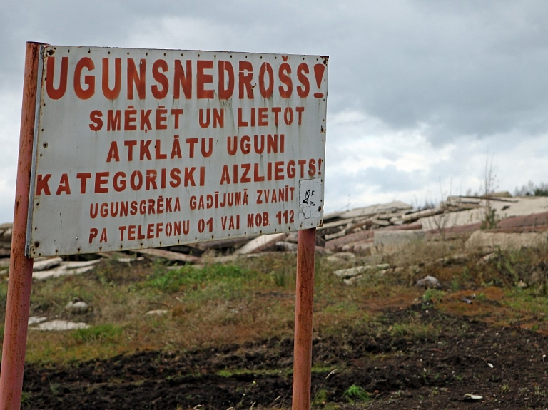 Kūdras un meža ugunsgrēka teritorijā Kārsavas novadā vēl notiek gruzdēšana