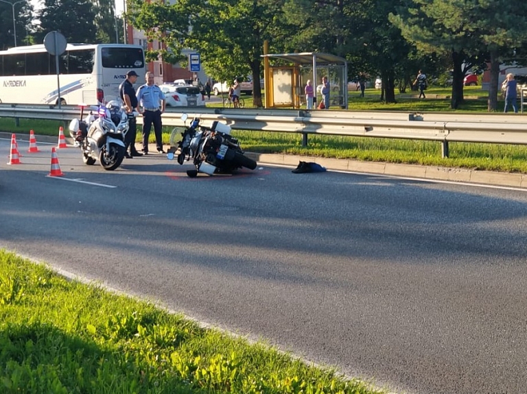 Ogrē pakaļdzīšanās laikā avarējušajam policijas motociklam nav bijusi spēkā esoša tehniskā apskate