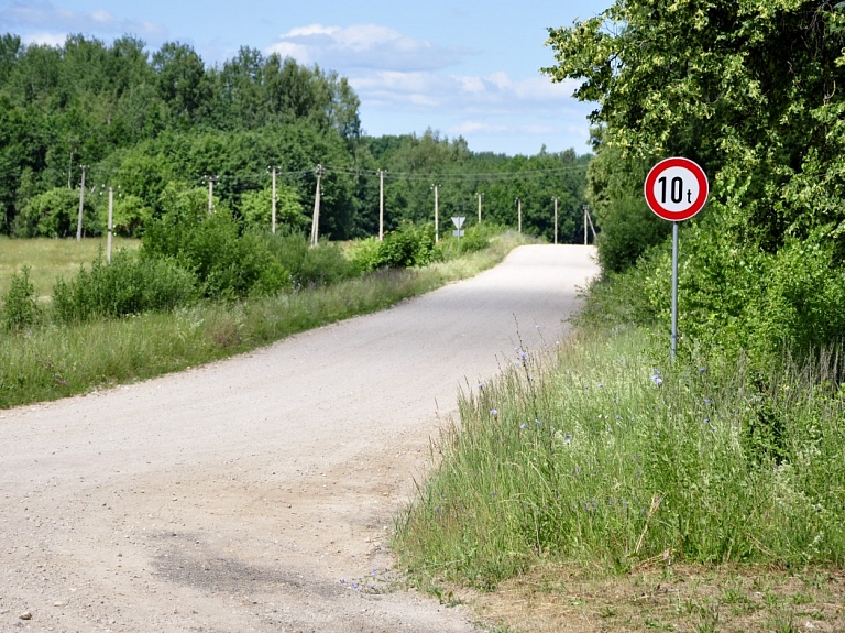 Būvnieka maksātnespējas dēļ šogad nepabeigs autoceļa būvdarbus Lietuvas pierobežā pie Bauskas