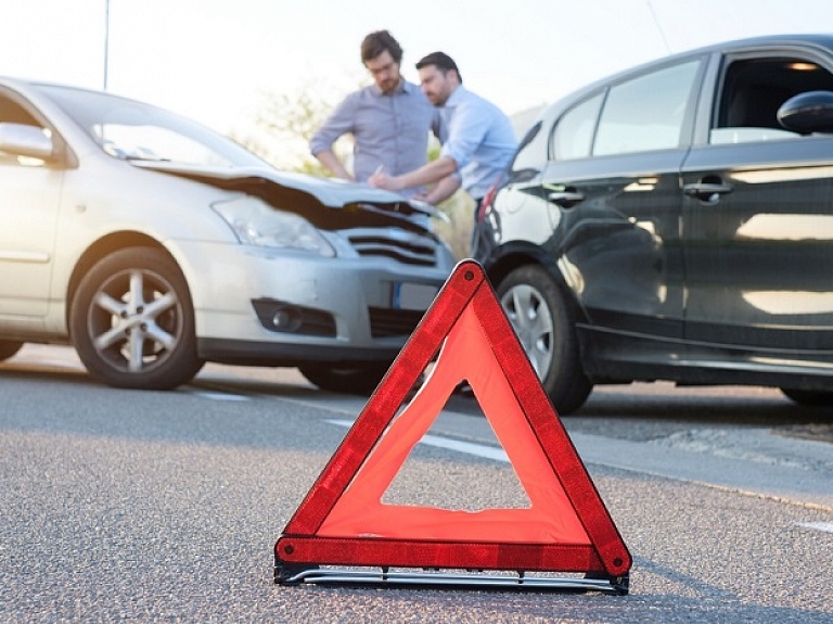 Noderīgi ieteikumi, kā pareizi aizpildīt saskaņoto paziņojumu pēc auto sadursmes

