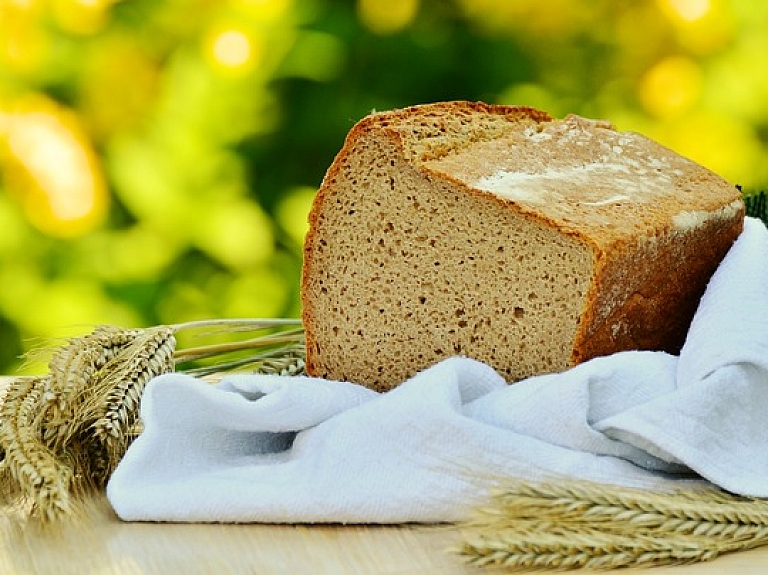 "Latvijas maiznieks" investējis 20 000 eiro pašcepamas maizes sērijas izveidē un ieviešanā