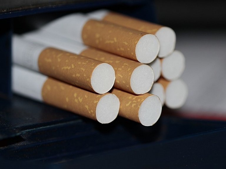 Reaģējot uz Centrāltirgus nelegālo cigarešu tirgoņu lietu, domās par sodu politikas izmaiņām