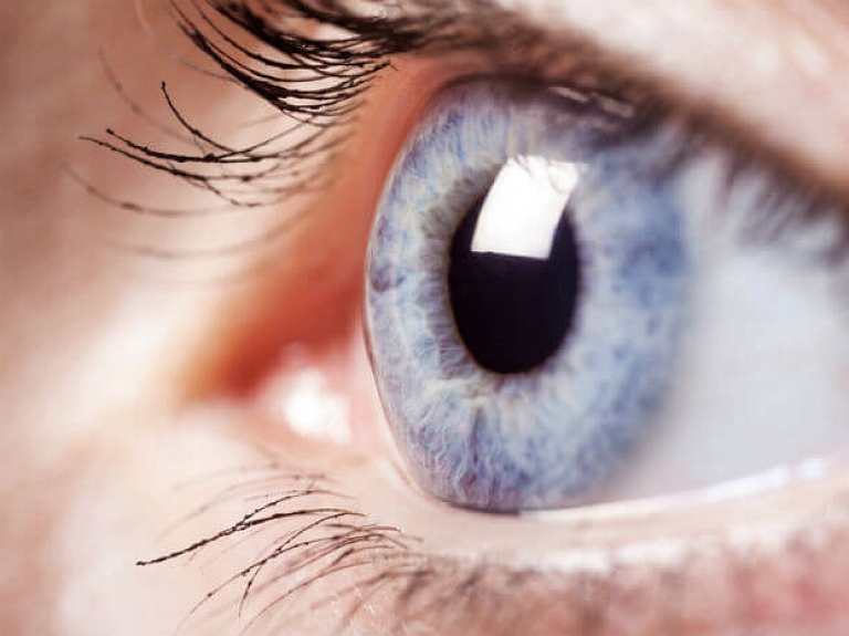 Kas ir sausās acs sindroms un kā tas var ietekmēt tavu ikdienas dzīvi? Skaidro ārste


