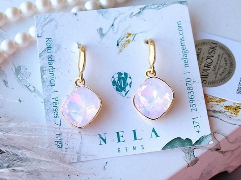 Rotas ar Swarovski kristāliem no Nela Gems

