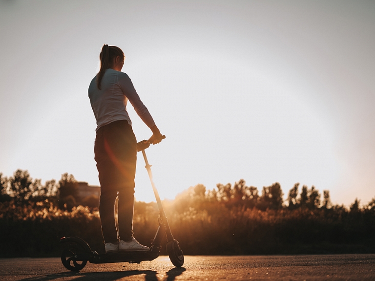 Kas šobrīd būtu jāzina, iegādājoties jaunu elektrisko skrejriteni?

