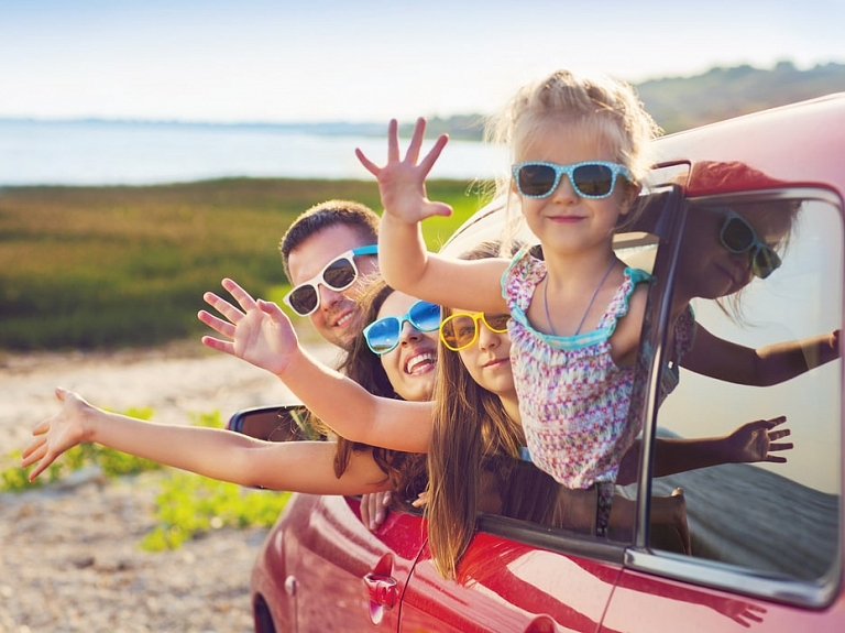 Kas jāapsver, izvēloties lietotu auto jaunai ģimenei?

