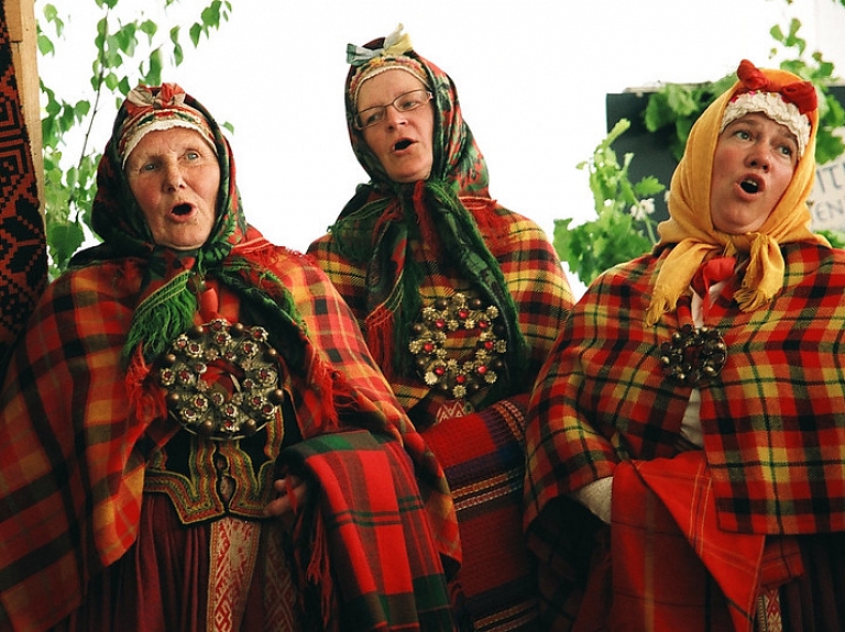 Etnogrāfiskie tautastērpi Kurzemē – kādi tie bija?

