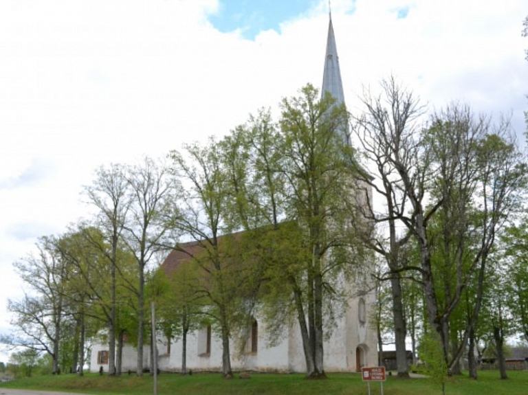 
Ugāles luterāņu baznīca

