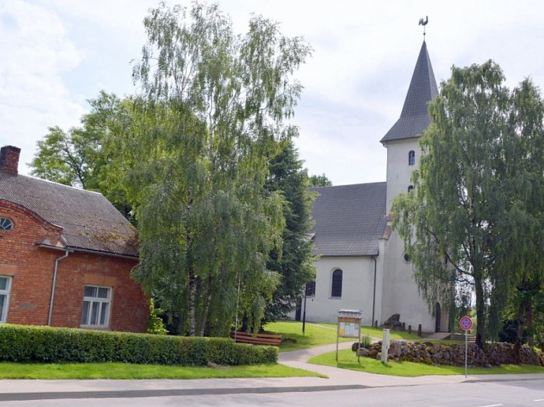 Priekules luterāņu baznīca

