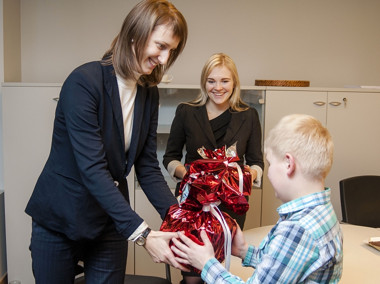 Teju pusei ģimeņu bērniem mājoklī ir katram sava istaba