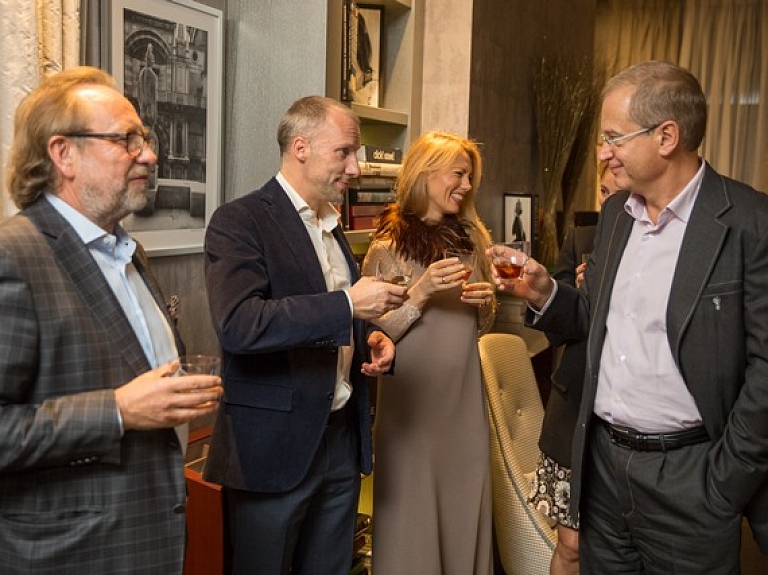 Ekskluzīvās vakariņās svin Hennessy 250 gadu jubileju