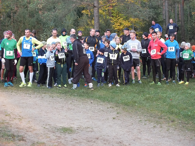 Pusstundas skrējiena un velobraukšanas virpulī