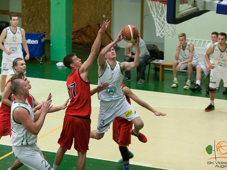 Valmieras studenti turpina uzvaras gājienu Studentu basketbola līgā