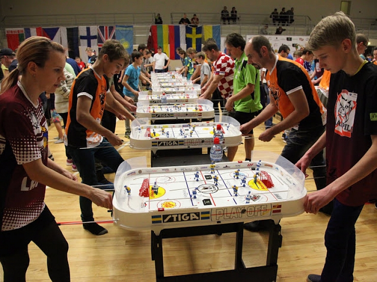 Jēkabpils sportisti Pasaules Tūres supersērijā galda hokejā