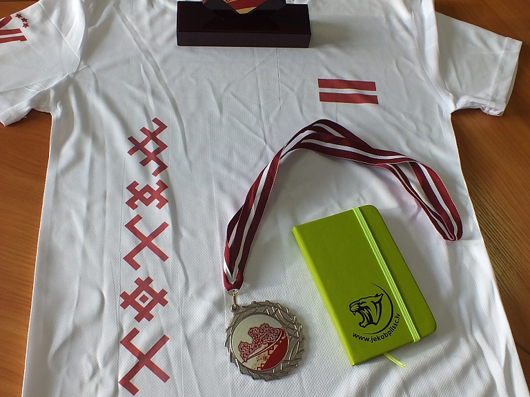 Jēkabpilī vieglatlētikas arēnā Jaunā gada sezonu uzsāk sporta veterāni