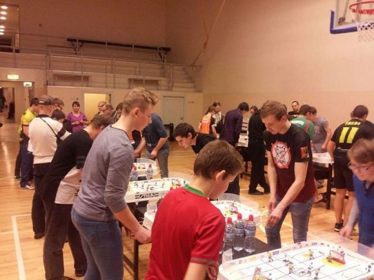 Galda hokejistu sasniegumi gada pirmajos mačos