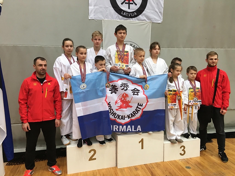 Jūrmalnieki izcīna vairākas uzvaras Starptautiskās karatē sacensībās