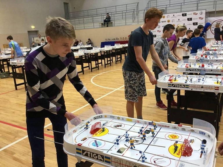 Noslēgusies Latvijas Kausa izcīņa galda hokejā