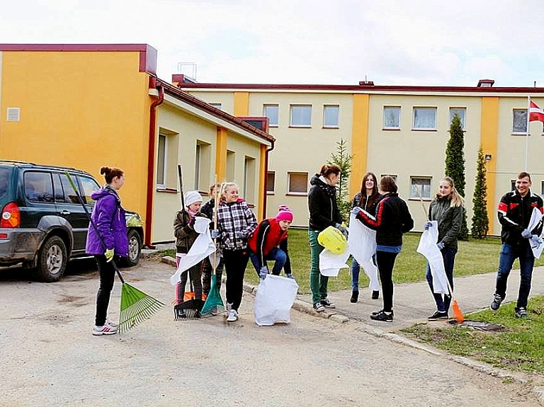 Kārsavas novada jaunieši pulcējas uz sirsnīgu Lielo Talku Malnavā