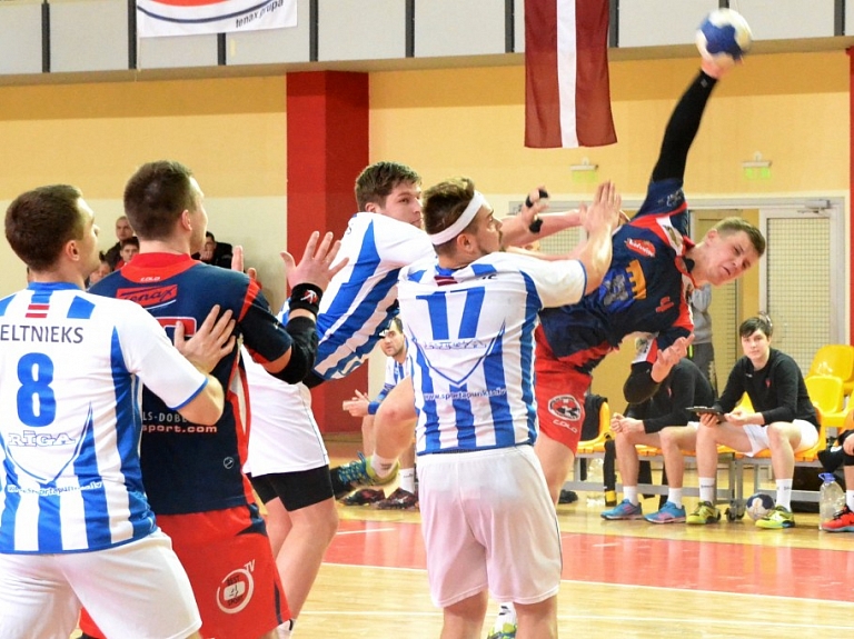 "Celtnieks Rīga" handbolisti cīņu par Latvijas titulu sāk ar zaudējumu
