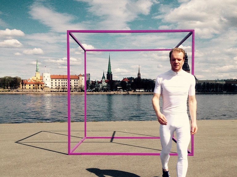 Maratonists Dins Vecāns Eiropā 1200 labdarības kilometrus veltīs Dakteru Klaunu pozitīvajam darbam