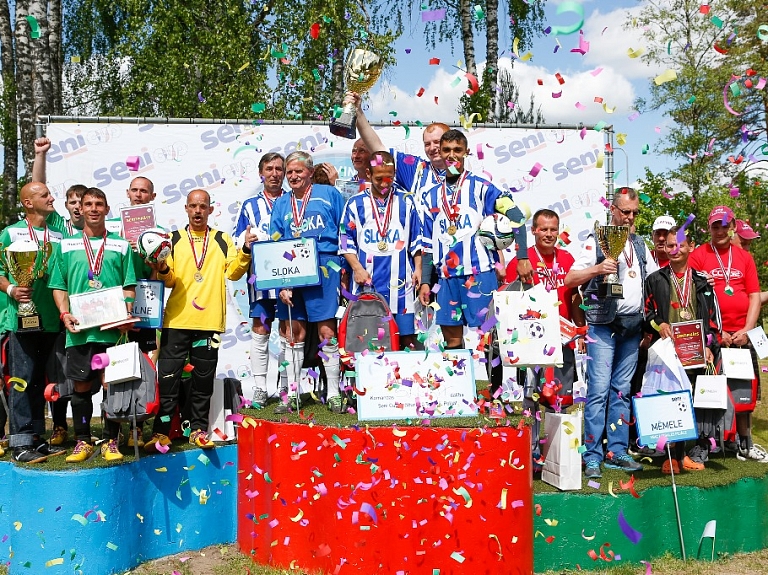 "Slokas" komanda triumfē minifutbola turnīrā cilvēkiem ar īpašām vajadzībām "Seni Cup 2016"