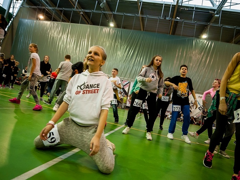 Mūsdienu deju apguvē bērnu un jauniešu vidū populārākais ir "Hip-hop" un "Break dance"