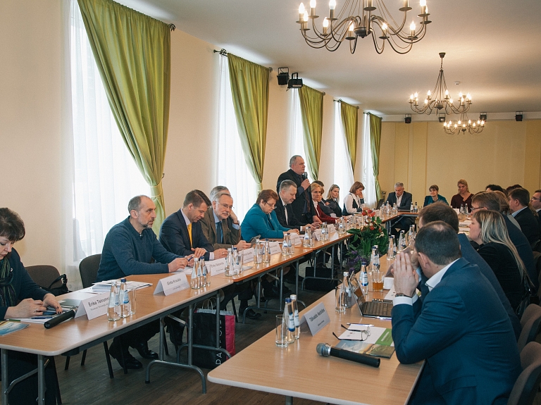 Latgales kongresa simtgadei veltītajā konferencē Līvānos sprieda par tranzītu, vides aizsardzību un biznesa attīstību