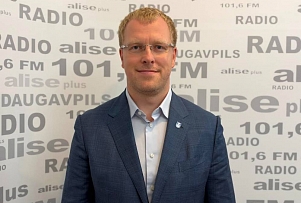 Мэр Даугавпилса А. Элксниньш в программе «Диалог с городом» на радио Alise Plus (видео)
