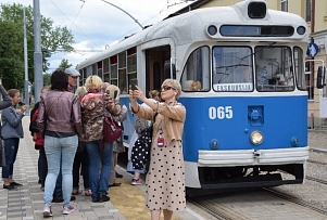 Познакомьтесь с осенним Даугавпилсом из окна ретротрамвая