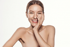 2025. gada skaistumkopšanas tendences – laminācijas, permanentais grims un dabīgs izskats